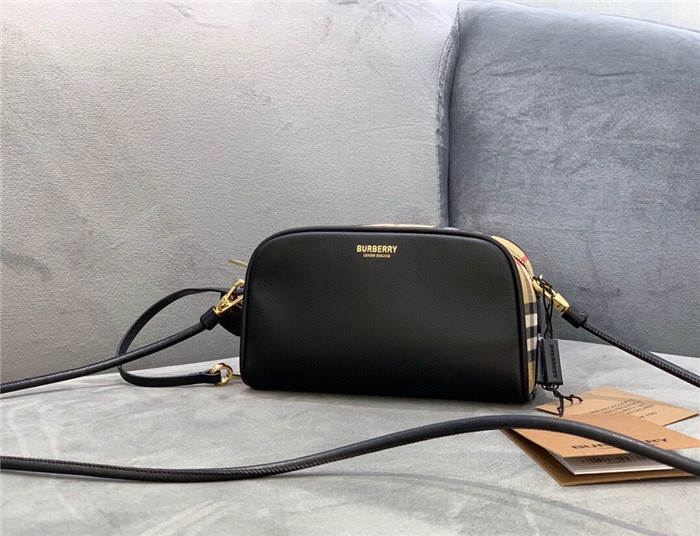 BURBERRY  버버리 미니 큐브백 B32100