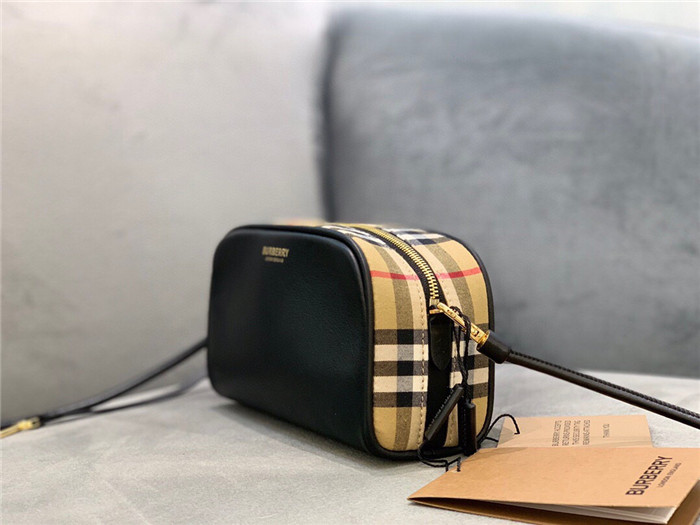 BURBERRY  버버리 미니 큐브백 B32100