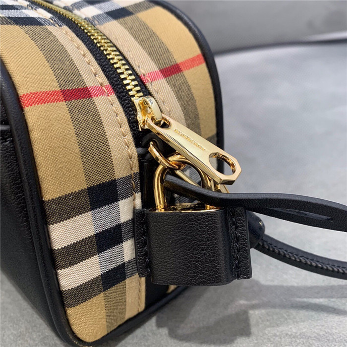 BURBERRY  버버리 미니 큐브백 B32100