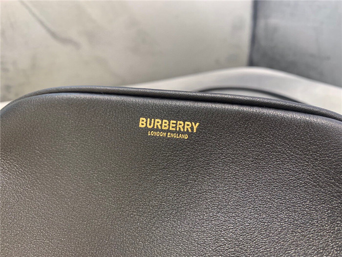 BURBERRY  버버리 미니 큐브백 B32100