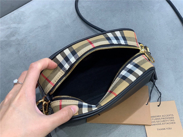 BURBERRY  버버리 미니 큐브백 B32100