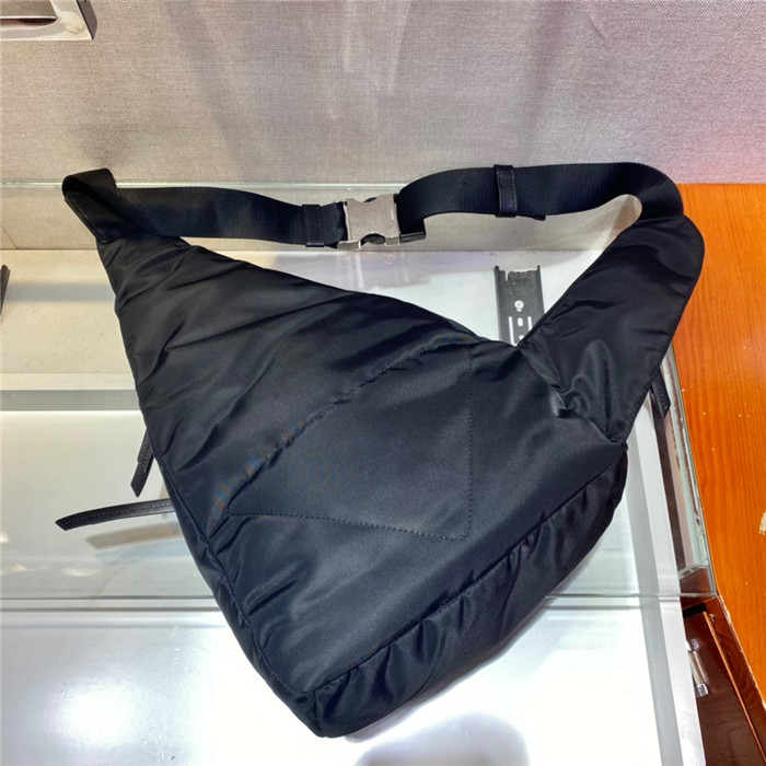 PRADA 프라다 리나일론 크로스 백팩 2VZ092