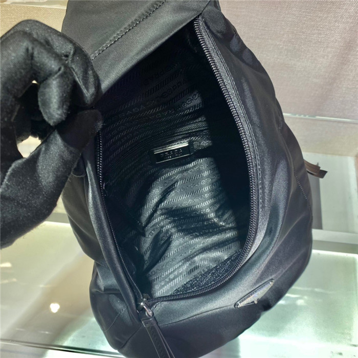 PRADA 프라다 리나일론 크로스 백팩 2VZ092