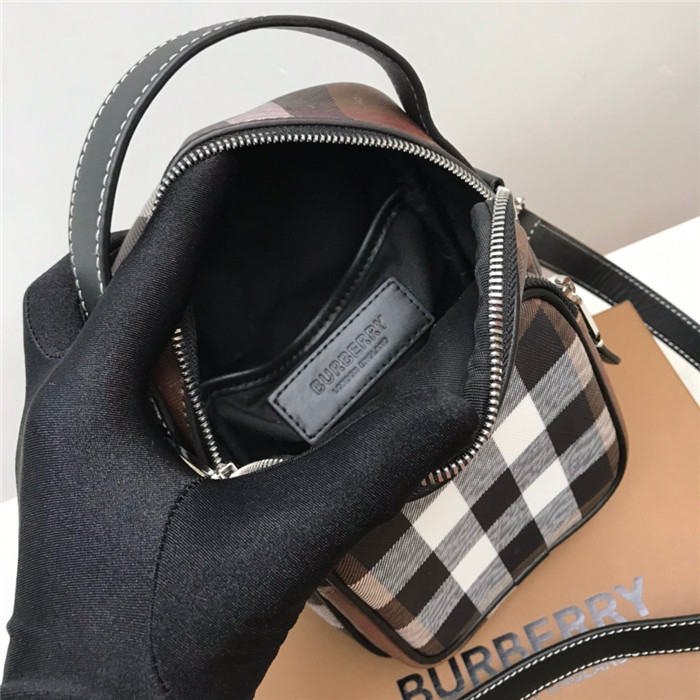 BURBERRY  버버리 미니 크로스백 B8043