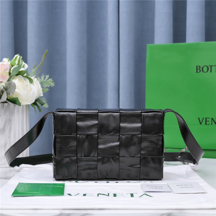  BOTTEGA VENETA 보테가 베네타 인트레치아토  카세트백 B668