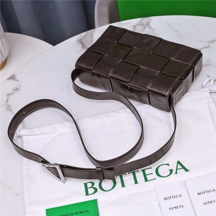 BOTTEGA VENETA   보테가 베네타 남성용 카세트백 B6687