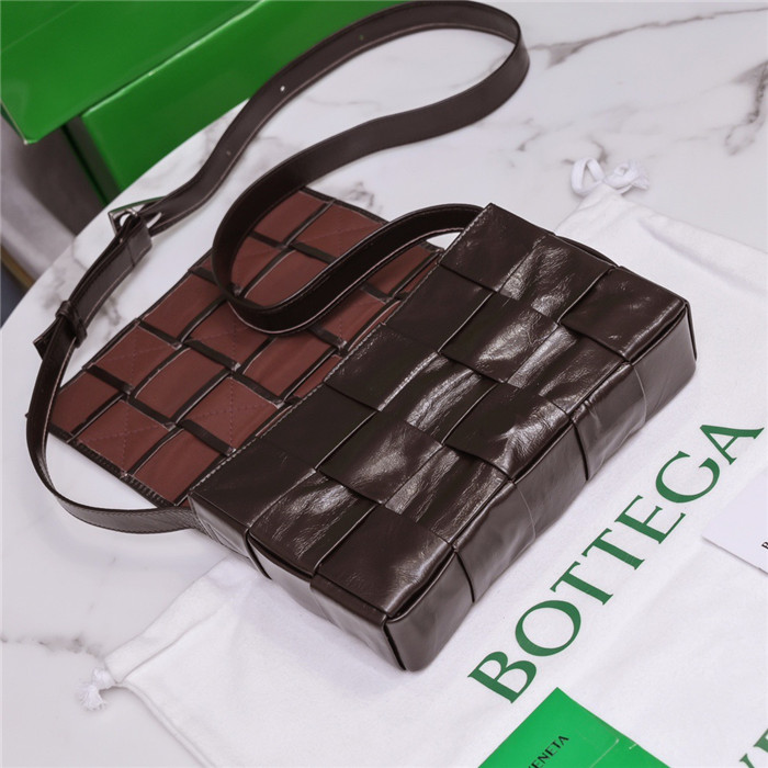 BOTTEGA VENETA   보테가 베네타 남성용 카세트백 B6687