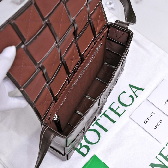 BOTTEGA VENETA   보테가 베네타 남성용 카세트백 B6687
