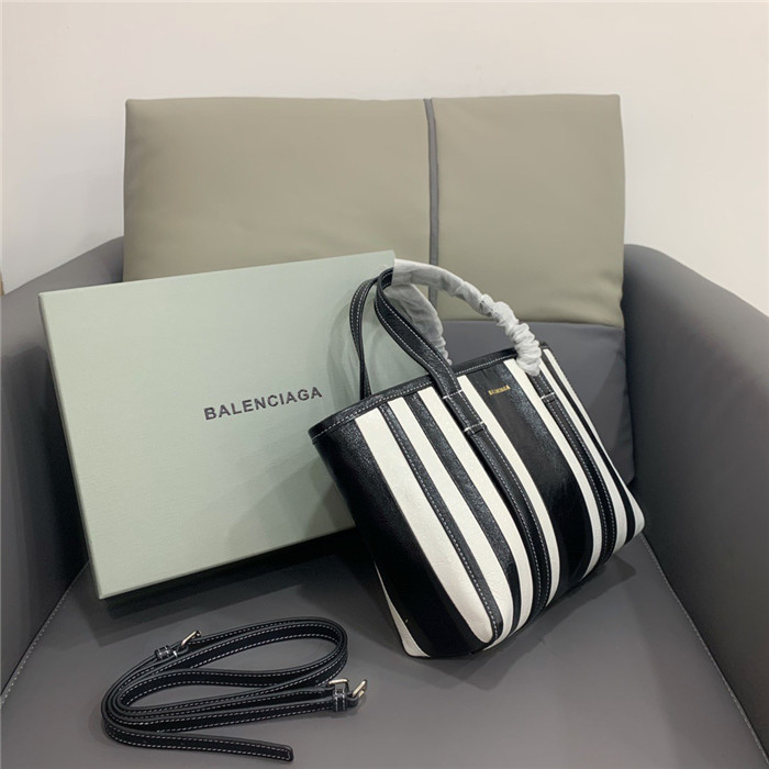 Balenciaga   발렌시아가 WEST 쇼핑백 B31050