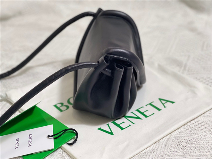 BOTTEGA VENETA 보테가베네타 비크 크로스백 B658521