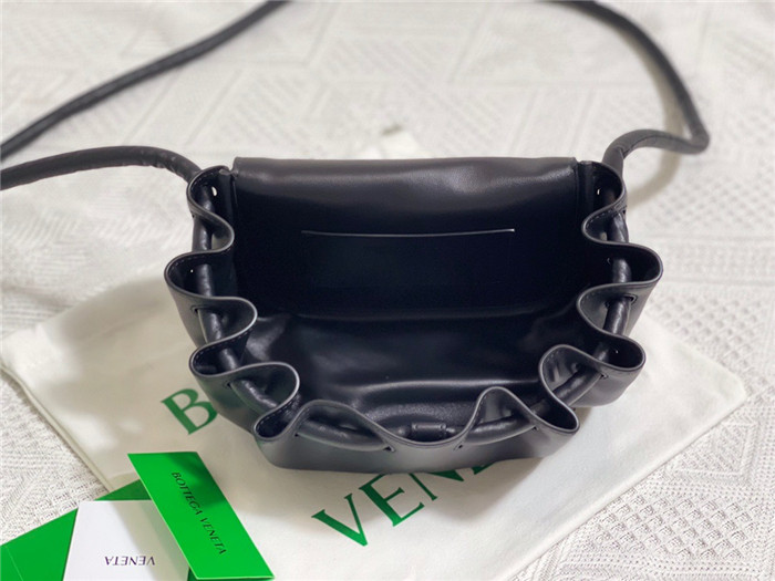 BOTTEGA VENETA 보테가베네타 비크 크로스백 B658521