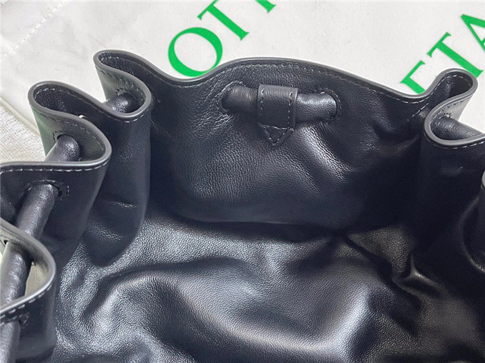 BOTTEGA VENETA 보테가베네타 비크 크로스백 B658521