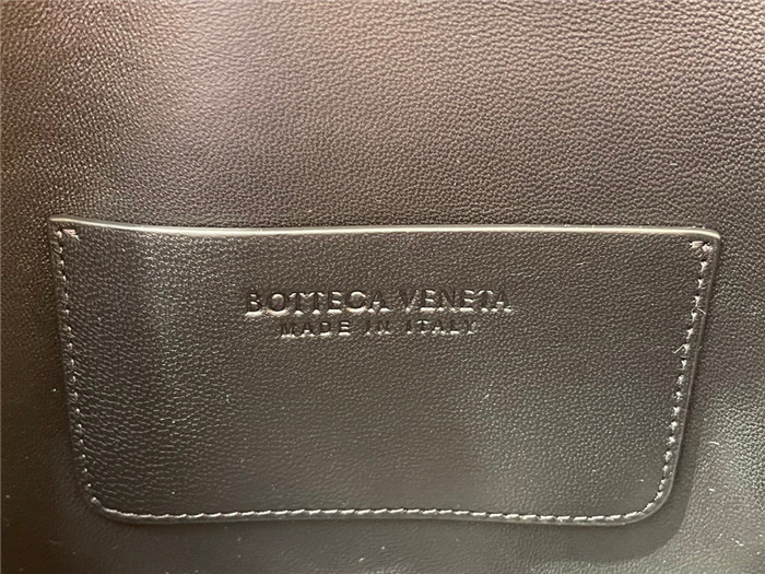 BOTTEGA VENETA 보테가베네타 비크 크로스백 B658521