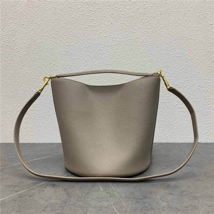 Celine   셀린느 스무스 카프스킨 버킷백 C196853