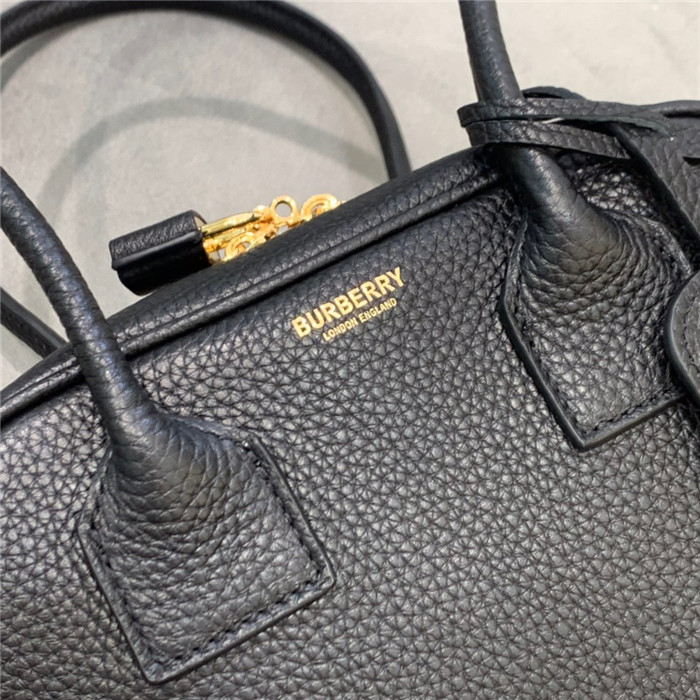 BURBERRY  버버리 큐브백 B68100