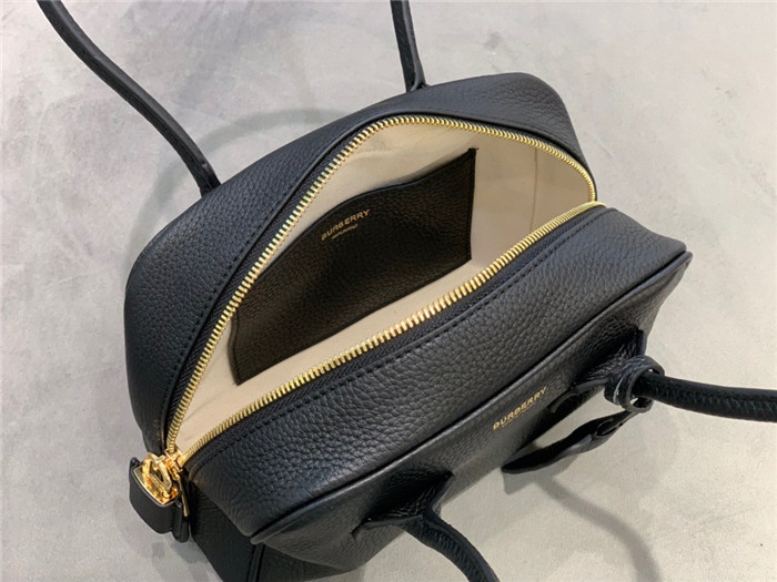 BURBERRY  버버리 큐브백 B68100