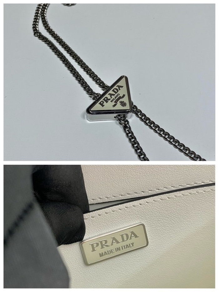 PRADA 프라다 맥시 트라이앵글 로고 체인 숄더백 1BH189