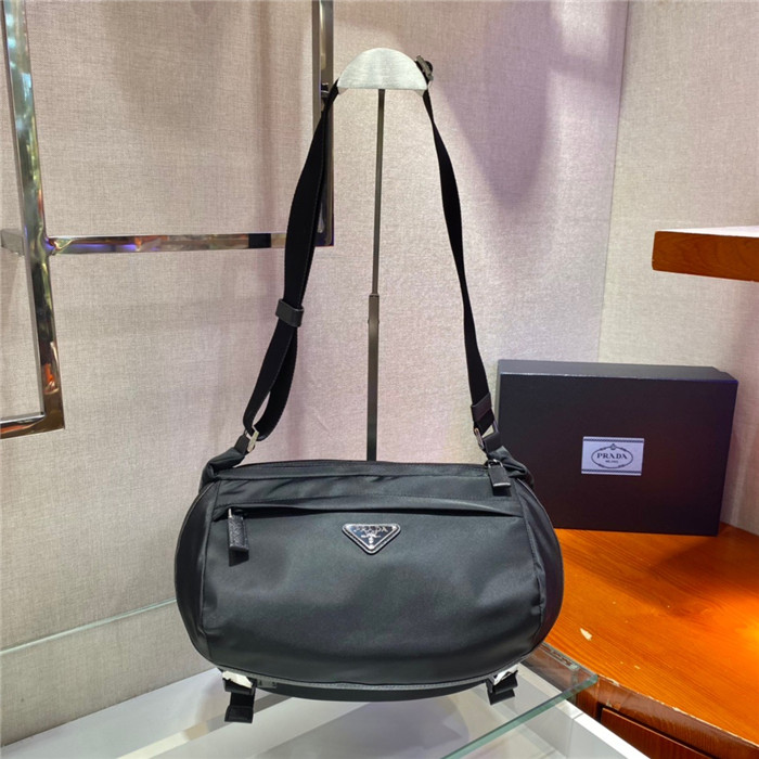  PRADA 프라다 바이커백