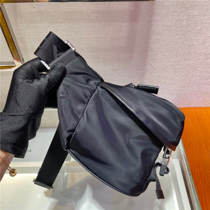  PRADA 프라다 바이커백