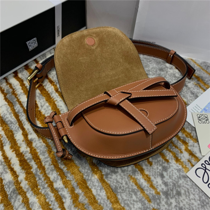 LOEWE 로에베 힙색백 L62010