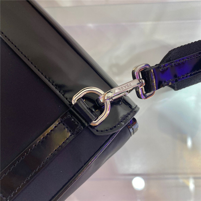 PRADA   프라다 리나일론 가죽 숄더백 2VD044