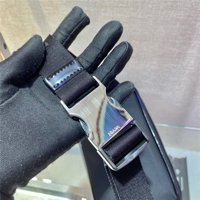 PRADA   프라다 삼각로고 벨트 힙색 2VL977
