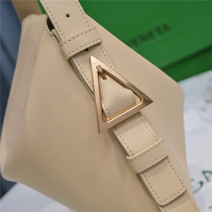 BOTTEGA VENETA    보테가베네타 호보백 B20501