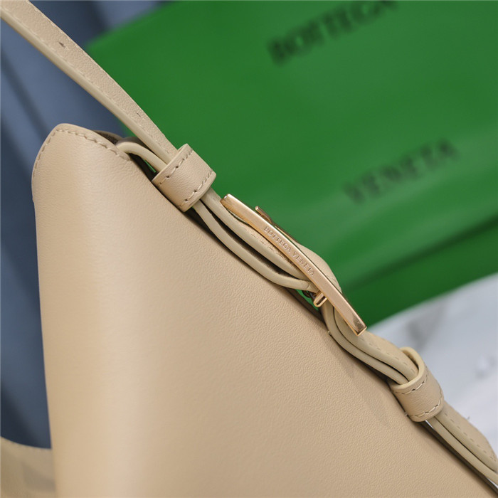 BOTTEGA VENETA    보테가베네타 호보백 B20501