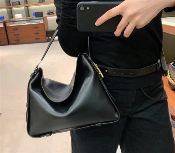 BOTTEGA VENETA    보테가베네타 호보백 B20501