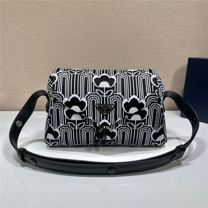 PRADA  프라다 시뇨백 1BC165