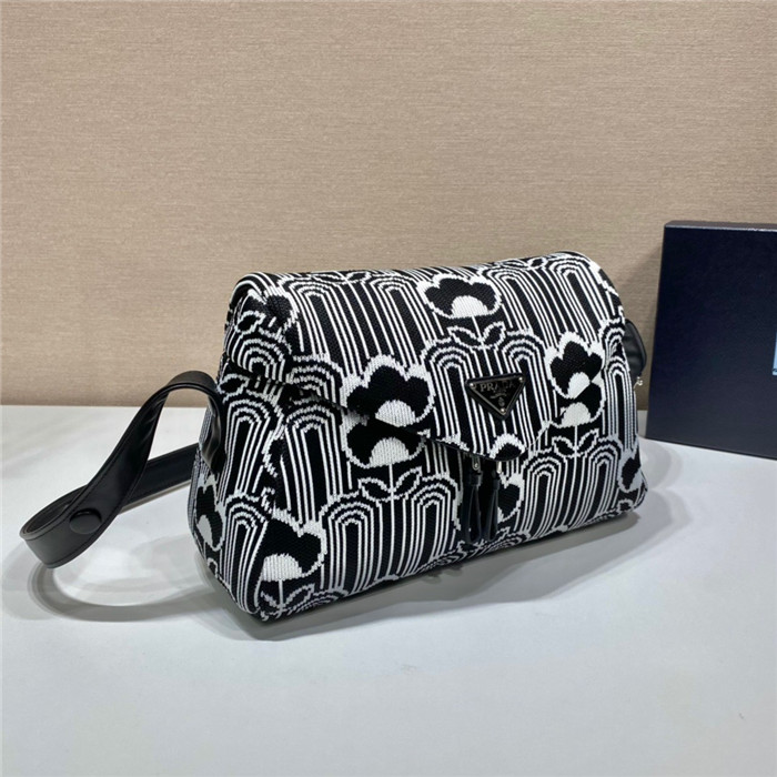 PRADA  프라다 시뇨백 1BC165