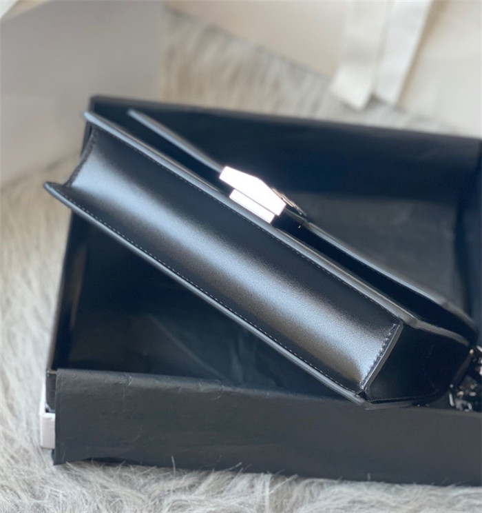 GIVENCHY  지방시 미니 체인 플랩백 G95401