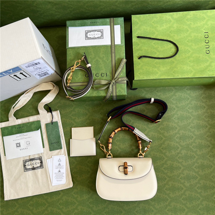 GUCCI 구찌 점보 GG 뱀부 스몰 핸드백 675797