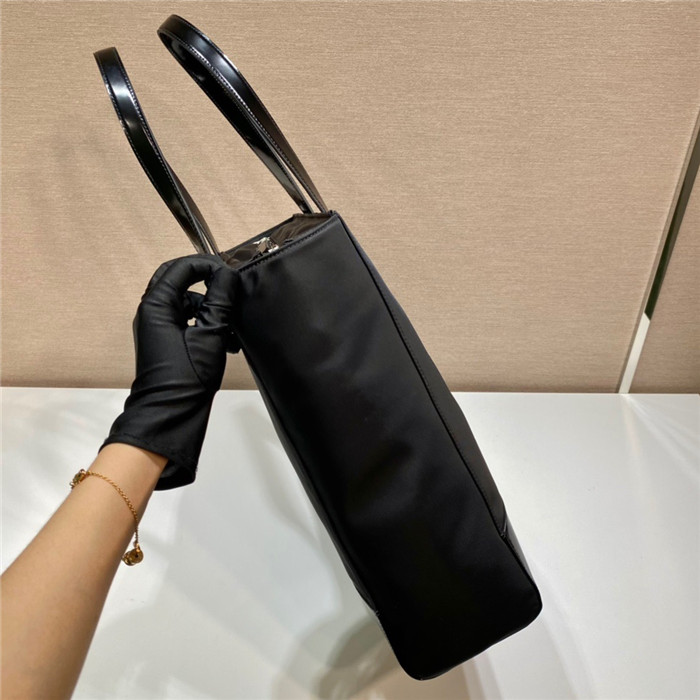 PRADA 프라다 나일론 가죽 토트백 2VG071