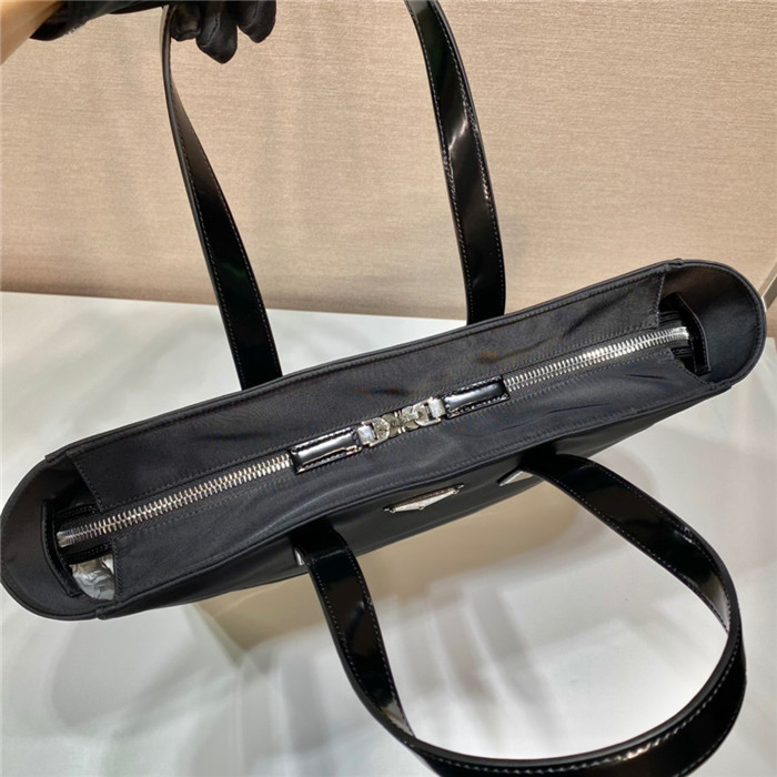 PRADA 프라다 나일론 가죽 토트백 2VG071