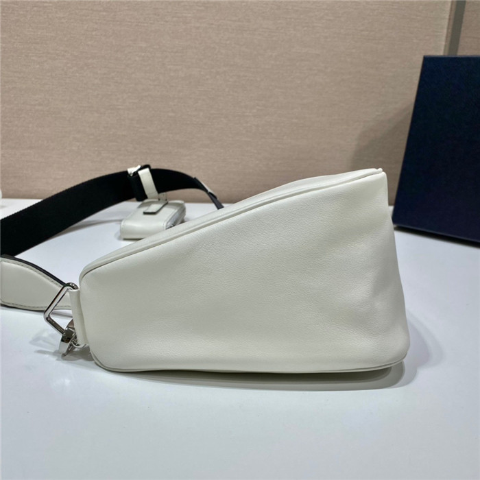 [트와이스 사나] PRADA 프라다 가죽 트라이앵글 숄더백 1BH190
