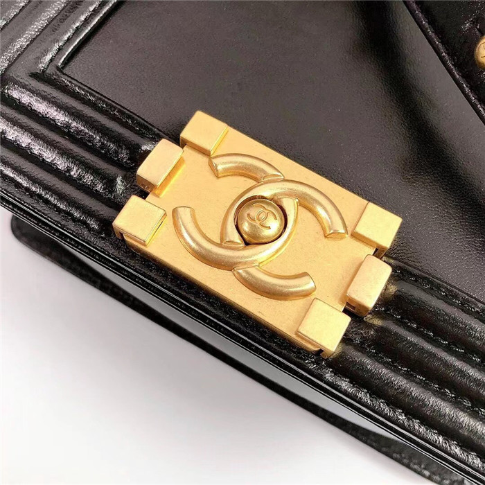 CHANEL 샤넬 크루즈 보이 미니백 AS3018