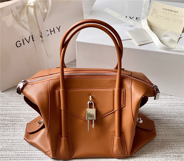 GIVENCHY 지방시 안티고나 록 소프트백 G20887
