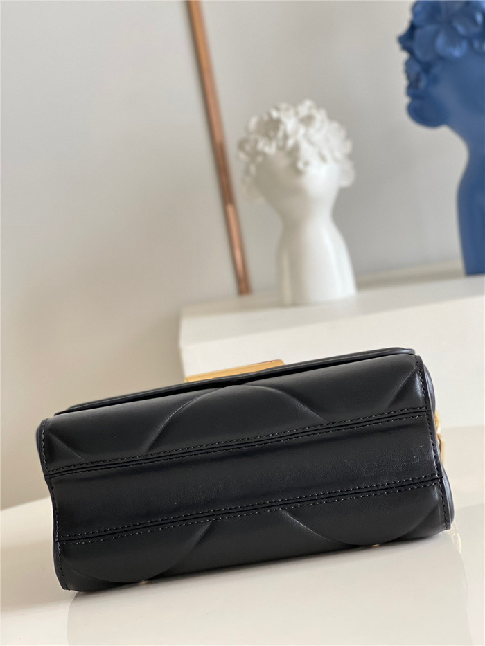 LOUIS VUITTON 루이비통 퀼팅 스터드 트위스트 PM M59029