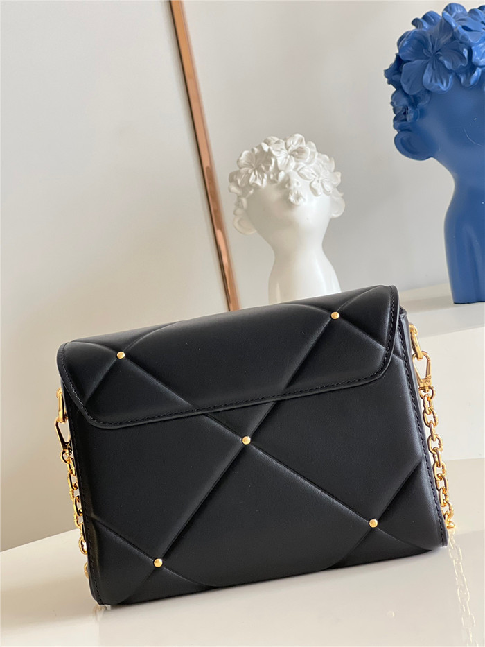 LOUIS VUITTON 루이비통 퀼팅 스터드 트위스트 PM M59029