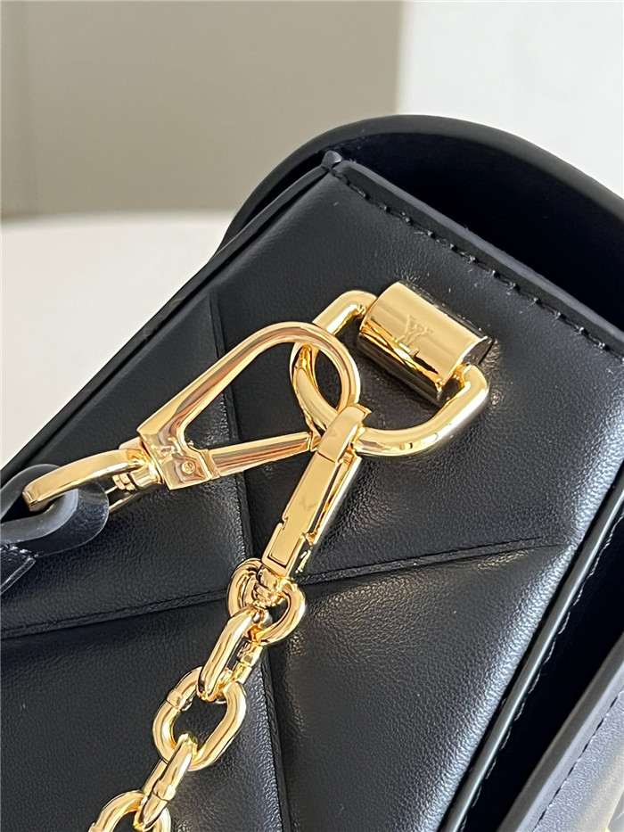 LOUIS VUITTON 루이비통 퀼팅 스터드 트위스트 PM M59029