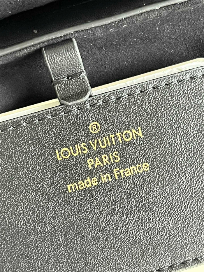 LOUIS VUITTON 루이비통 퀼팅 스터드 트위스트 PM M59029