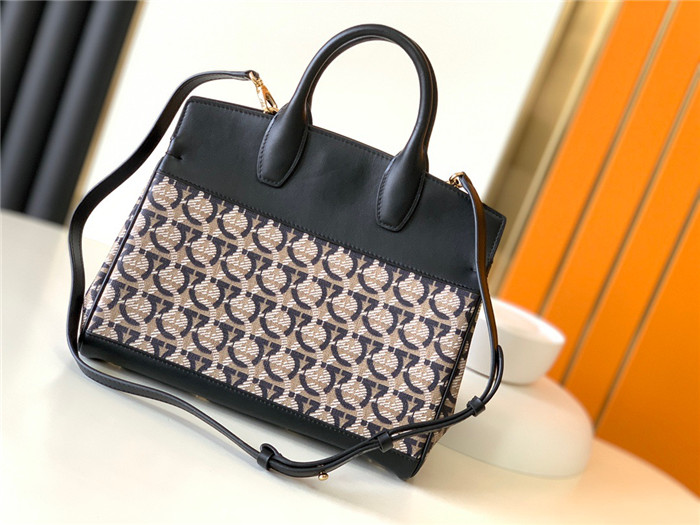 FERRAGAMO 페레가모 토트&숄더백 F21308