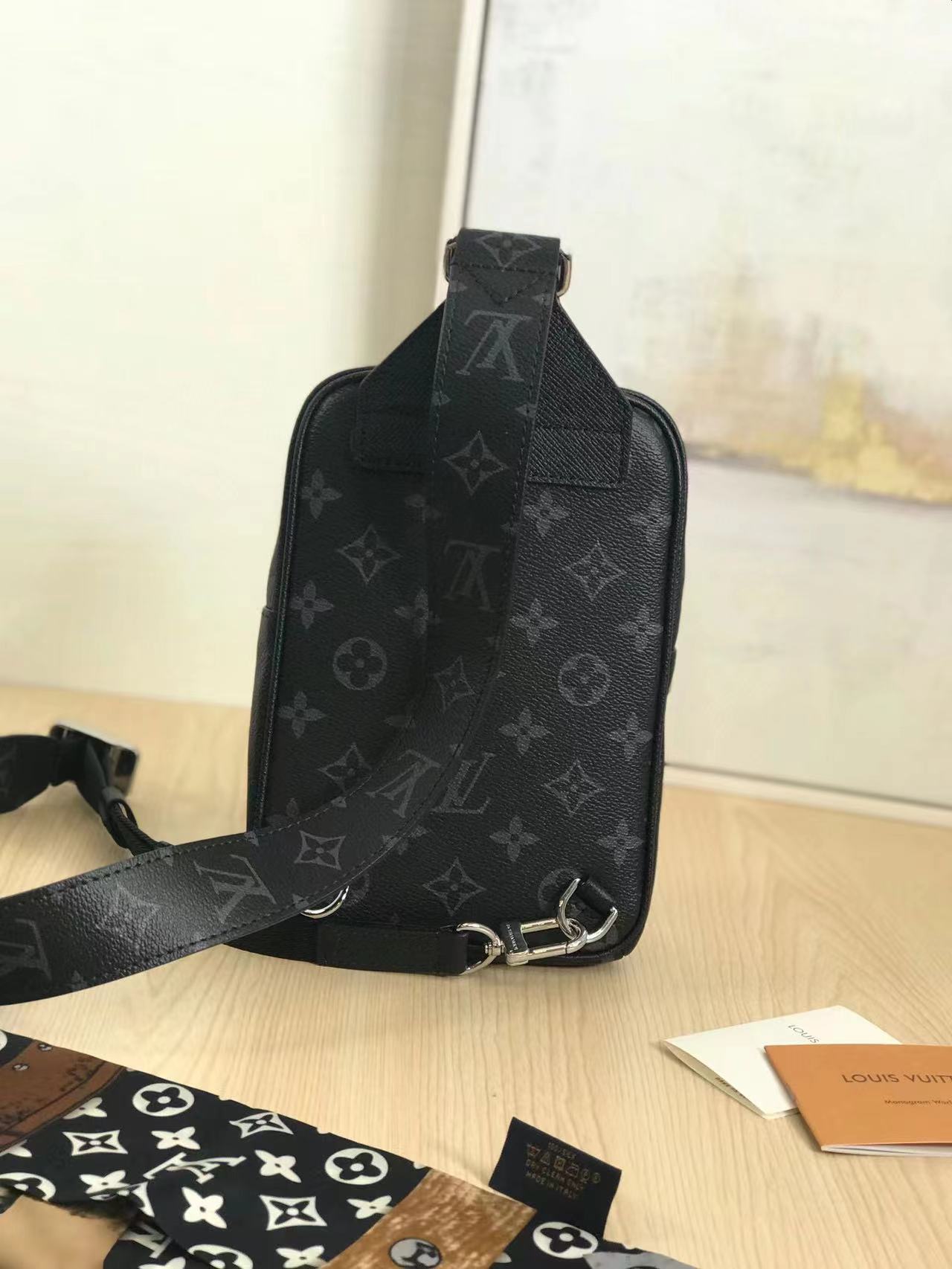  LOUIS VUITTON 루이비통 아웃도어 슬링백