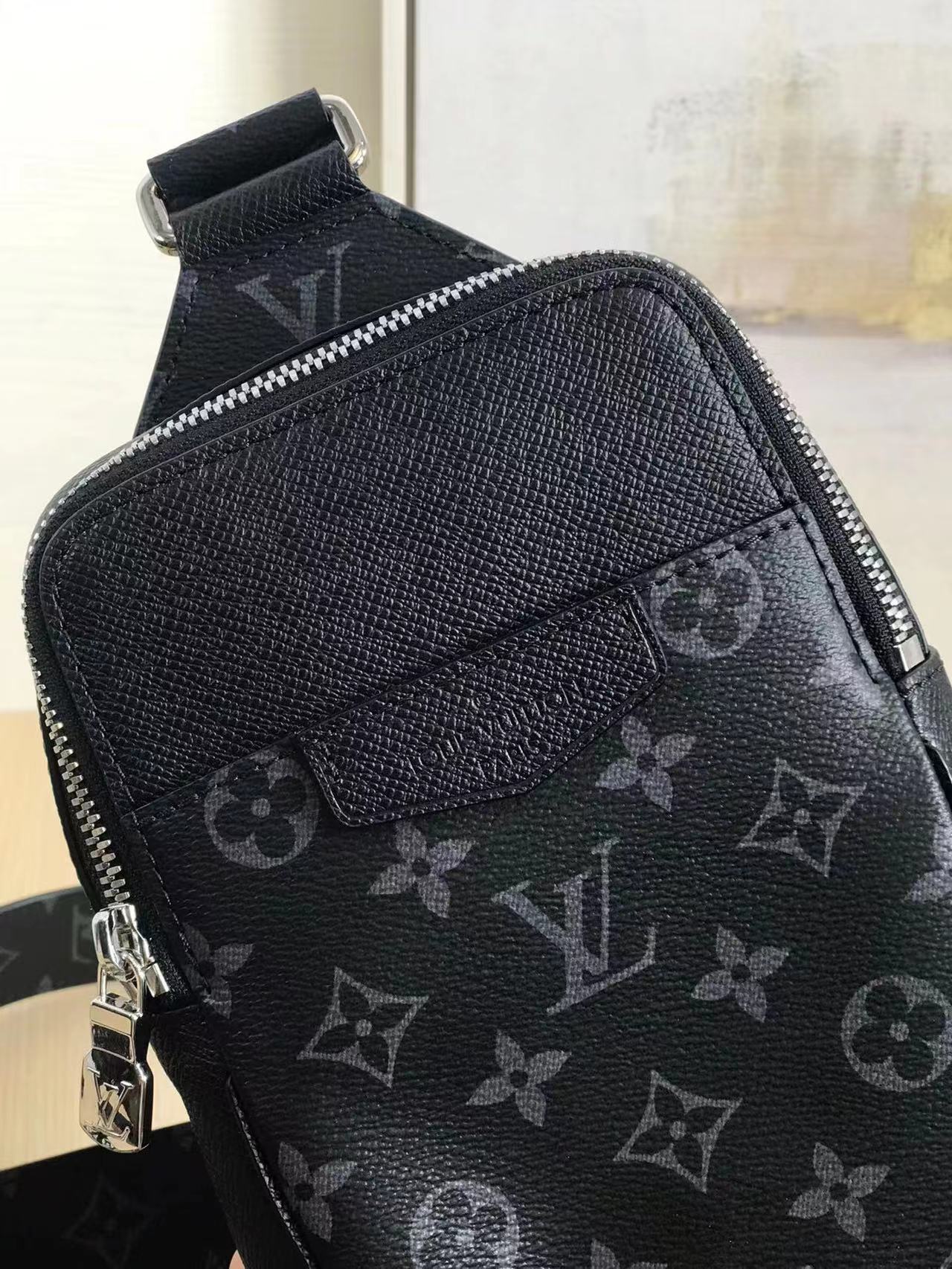  LOUIS VUITTON 루이비통 아웃도어 슬링백