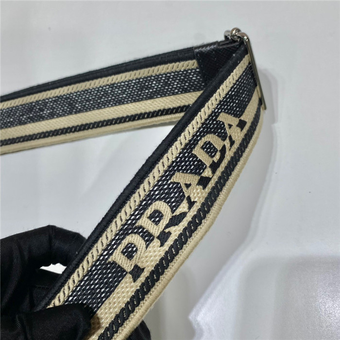 PRADA  프라다 사파이노 레더 트라이앵글백 2VH155