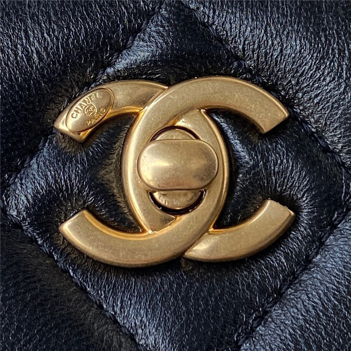 Chanel 샤넬 스몰 로고 램스킨 호보백 AS3223