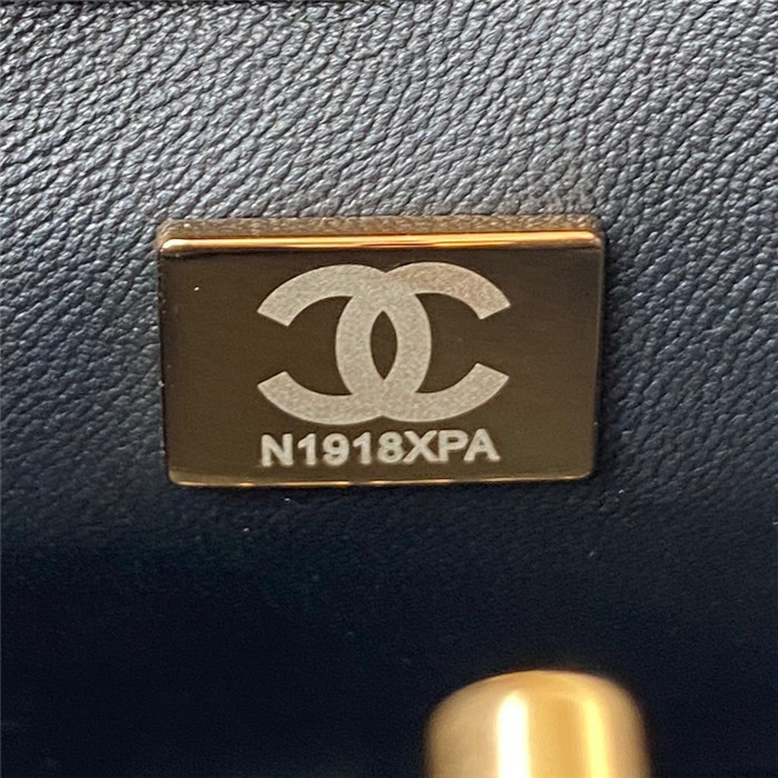 Chanel 샤넬 스몰 로고 램스킨 호보백 AS3223