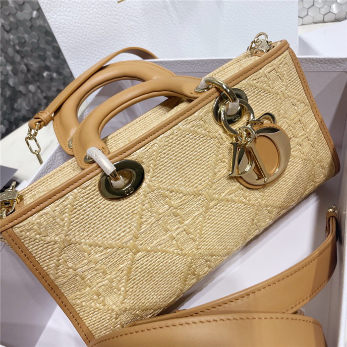 Dior 디올 레이디 D-JOY M0540