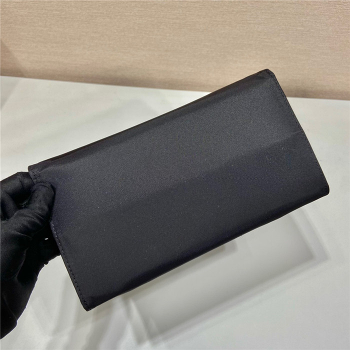 PRADA   프라다 빈티지 포코노 메탈 탑핸들 토트백 1BH608